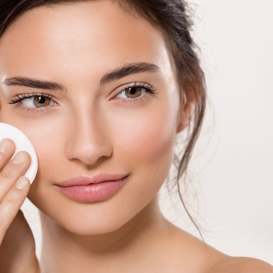 POLVO COMPACTO ACLARANTE HUMECTANTE ANA MARIA